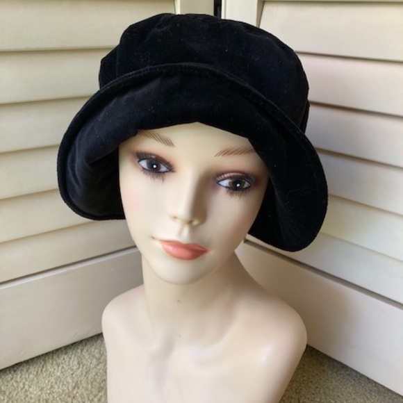 Black Velvet Cloche Hat - Picture 3 of 12